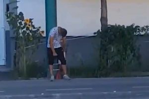 Încă un tânăr drogat cu „Zombie”, filmat în plină zi, pe stradă, la Timişoara