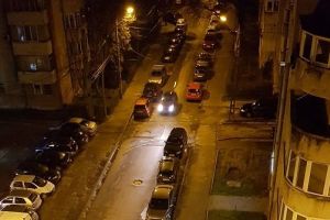 Partidă de amor după blocuri, sfârşită prost pentru un tânăr. S-a trezit înconjurat de tâlhari
