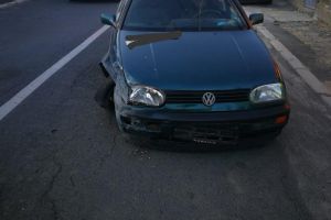 Tulcea: Soferul a pierdut controlul autoturismului si a intrat in gard