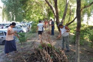Acţiune de proporţii pentru salubrizarea zonei Dâmbu. Asistaţii social, scoşi la treabă