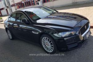 FOTO. Jaguar confiscat în Vama Petea. Ce au descoperit poliţiştii de frontieră