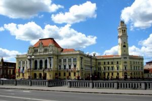 O firmă din Satu Mare reabilitează Primăria din Oradea