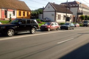 Accident cu trei maşini la Mediaş – Fetiţă de doi ani dusă la spital