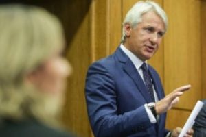 Teodorovici: Rectificarea bugetară asigură plata integrală a pensiilor şi salariilor. PIB a depăşit în premieră pragul de o mie de miliarde
