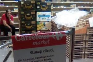 Carrefour deschis la parterul unei scări de bloc. Atât îşi permite