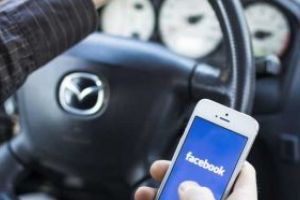Guvernul a adoptat noi sancţiuni pentru şoferii care folosesc telefonul mobil