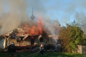 VIDEO A fost stabilită cauza incendiului de la Mănăstirea Agafton. Pompierii au stins focul după cinci ore