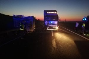 FOTO – Accidentul cu cinci răniţi de pe DN1 – Un tânăr operat de urgenţă la Sibiu