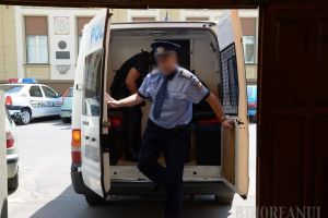 La două săptămâni după ce a fost eliberat condiţionat, un tâlhar din Oradea a atacat două femei într-o singură zi