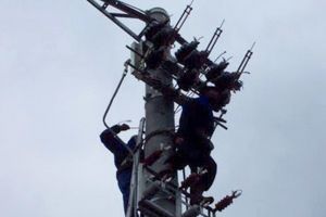 Muncitor electrocutat în timp ce lucra pe un stâlp, la Timişoara