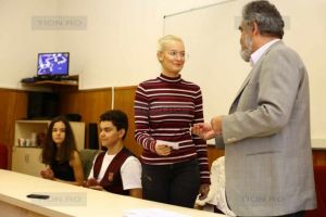 Premii in bani pentru tinerii din Timis care au luat 10 la BAC si Evaluarea Nationala