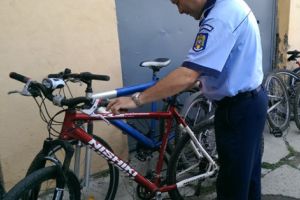 Trei ciumălăi au furat patru biciclete