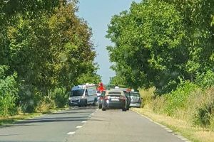 Bărbat în stare gravă după ce a adormit la volan