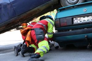 VIDEO. Exerciţiu ISU Mureş: vezi cum se face o descarcerare în cazul unui accident, pas cu pas