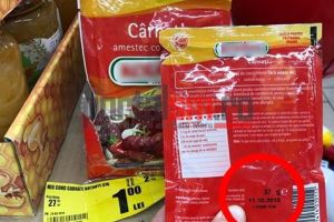 Super ofertă la un supermarket din Satu Mare. Condimente expirate de 1 an!