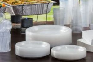 Lidl scoate complet de la vânzare produsele de plastic de unică folosinţă, din 15 august