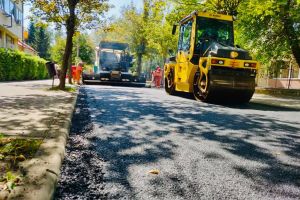37 de străzi asfaltate din cele 47 programate. Unde încep în scurt timp lucrările