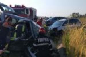 FOTO. Grav accident de circulaţie pe centura Lugojului! Trei maşini implicate şi mai mulţi răniţi