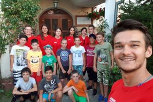 FOTO. Competiţia Istoriei Grăitoare, la Totoi. Activităţi educaţionale cu tinerii pentru cunoaşterea istoriei şi culturii proprii prin interacţionarea cu obiectivele marcante din localitate