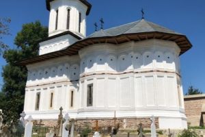 Resfinţirea bisericii-monument istoric din Băjeşti, Bălileşti