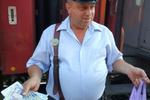 Bunurile uitate în tren de un bucureştean, restituite de şeful de tren de pe ruta Vadu ...