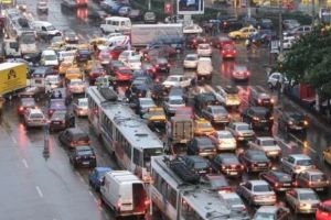 Măsuri RADICALE: vinietă pentru intrarea în Bucureşti şi INTERZIS pentru maşinile Euro 1 şi Euro 2