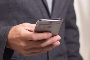 Facebook a plătit contractanţi să transcrie apelurile Messenger