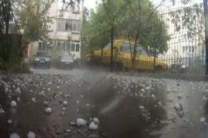 Atenţionare meteorologică de ploi torenţiale, vijelii şi grindină