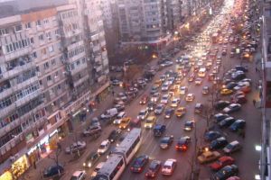 Autoturismele poluante interzise în Bucureşti – Cele din alte oraşe vor plăti taxa de intrare