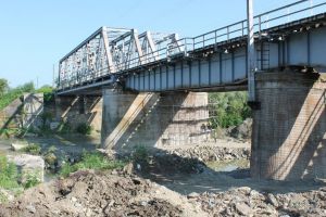 Trei bombe de câte 50 de kg fiecare, descoperite la piciorul podului de cale ferată de la Coldău
