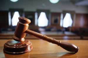 Două persoane trimise în judecată la Alba Iulia într-un dosar de înşelăciune, evaziune fiscală şi fals în înscrisuri, cu prejudiciu de peste 100.ooo de lei