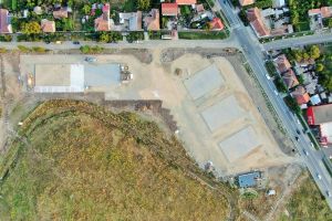 Comercianţii de lemne se vor muta pe strada Poetului într-o nouă piaţă (FOTO)
