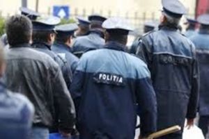 Sute de poliţişti vor asigura ordinea şi siguranţa publică în minivacanţă