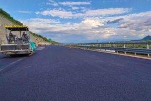 VIDEO – Încă 22 de kilometri de autostradă deschişi miercuri între Sibiu şi Nădlac