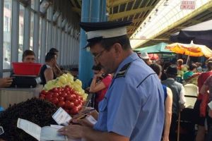RAZIE a politistilor in Ploiesti si Baicoi. Mai multi patroni de magazine au fost amendati cu sume uriase. Vezi aici neregulile descoperite