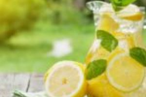 Limonada de lămâie – năzbâtia limbistică a verii?
