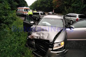 VIDEO & FOTO Accident, joi dimineaţă, pe drumul Botoşani- Suceava. Două persoane au fost rănite