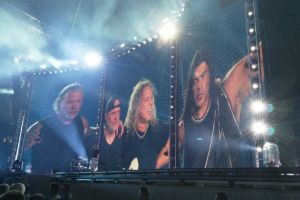 VIDEO Piele de găină –  Metallica a cântat la Bucureşti o piesă a trupei Iris