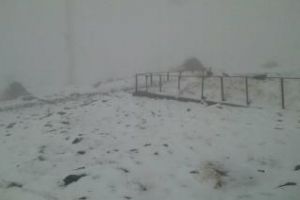 Ninsoare în luna septembrie, în România. Stratul de zăpadă a ajuns la 3 centimetri