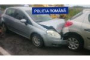 Blocaj în trafic! Patru maşini implicate într-un accident în zona Caransebeş