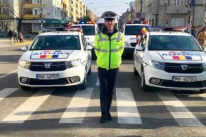 FOTO. O poliţistă din Alba a salvat viaţa unui om, în ultima clipă, în Satu Mare. Bărbatul încerca să se sinucidă, prin spânzurare în grădina unui imobil