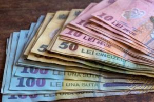 Veşti bune pentru români! Finanţele îi IARTA DE DATORII