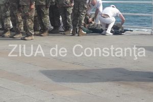 Un militar din garda de onoare a SUA a lesinat dupa ce Iohannis a tinut discursul de Ziua Marinei