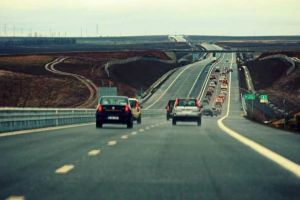 Poliţiştii avertizează – „Nu mai staţionaţi pe banda de urgenţă a autostrăzii”