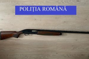 Cinci bărbaţi, reţinuţi pentru braconaj. Poliţiştii au făcut percheziţii la locuinţele lor
