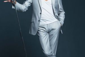 INTERVIU- Ştefan Bănică: ,,La Cerbul de Aur am avut şansa să-i ascult şi să-i cunosc personal  pe Cindy Lauper şi pe Jerry Lee Lewis!”