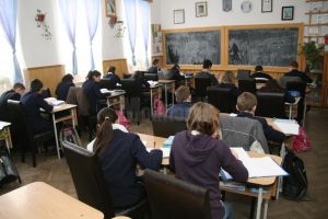 Propunere a Ministerului Educaţiei: Elevii care obţin sub 5 la evaluarea naţională nu vor ...