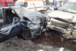 FOTO. Accident cu trei maşini pe DN1. Sătmăreni blocaţi în trafic