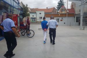 FOTO. Hoţ prins şi imobilizat de jurnalistul Codruţ Rebic