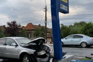 ACUM – ACCIDENT LA INTRAREA ÎN CURTEA DE ARGEȘ